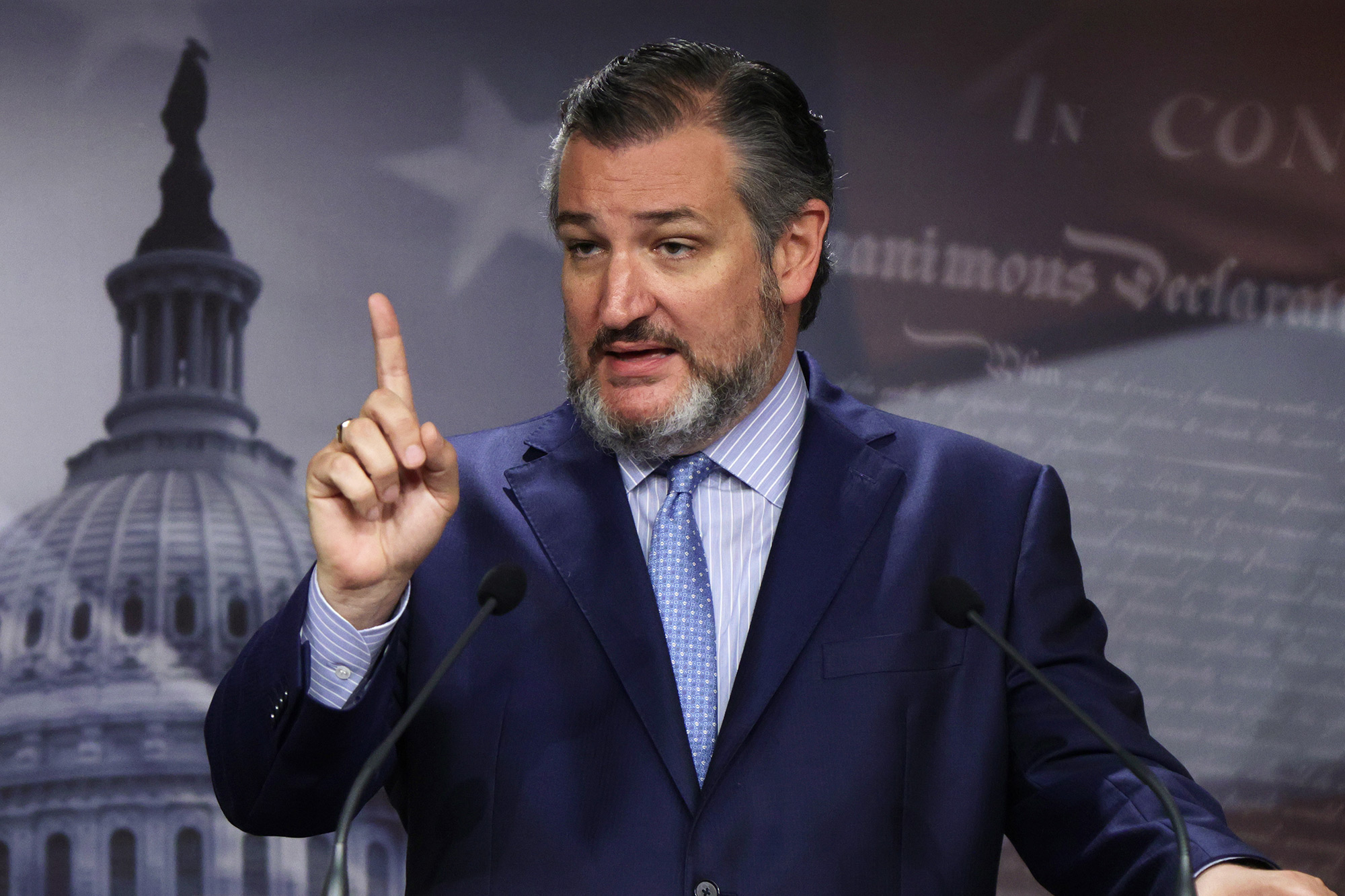Senador Ted Cruz de Texas llama corruptas a CFE y Pemex Informe24.mx