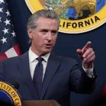 Gobernador Newson de California afirma que recortará fondos para universidades que se vendan por cumplir con la ofensiva educativa de Trump